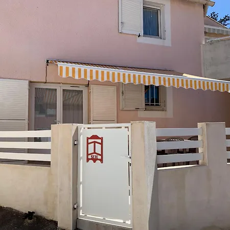 Avec Terrasse, Parking, Climatisation A Sete, Proche - Fr-1-338-63 Lejlighed *