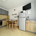 Avec Terrasse, Parking, Climatisation A Sete, Proche - Fr-1-338-63 Апартаменты *
